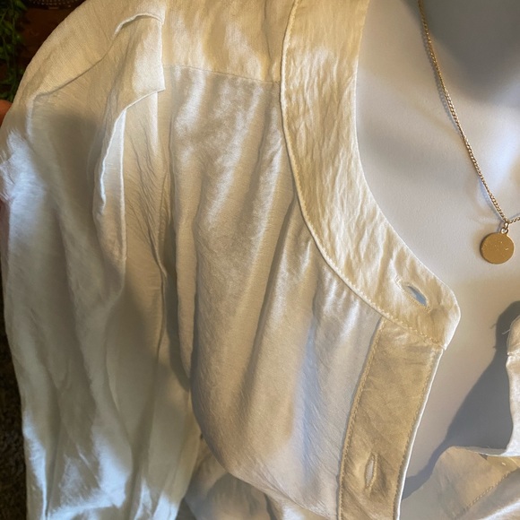 Cream white blouse button top - Picture 4 of 9